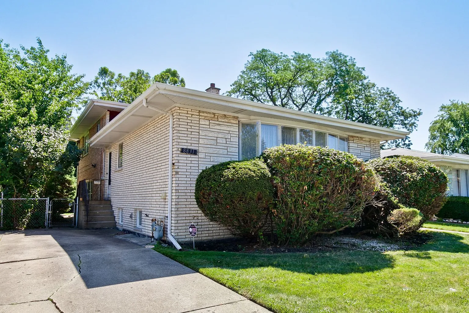8831 Central Ave photo 1