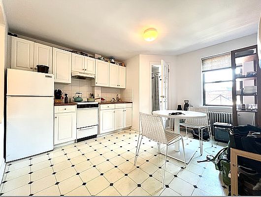 3rd image of 303 E 10th St APT 9