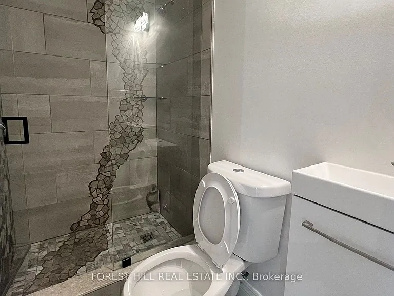 18 Boulding Dr #LOWER — Photo 6