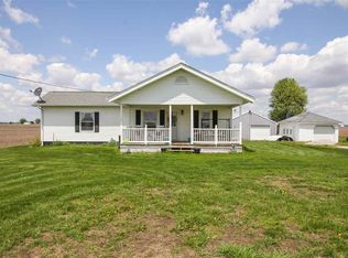 140 1900th St, New Holland, IL 62671