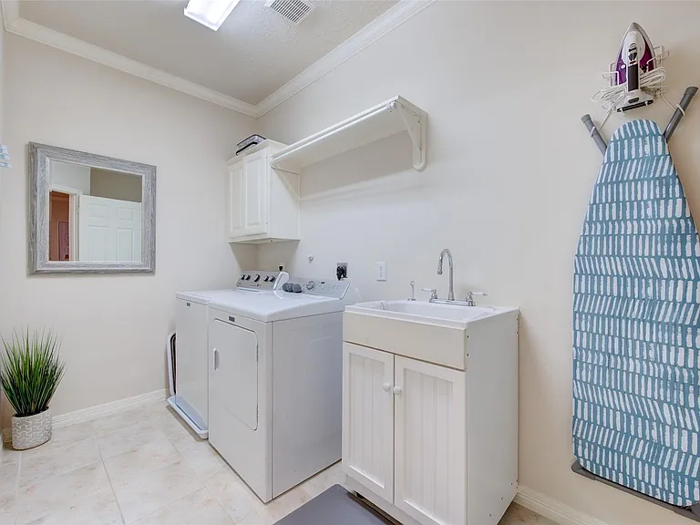 1147 Sopris Dr — Photo 32