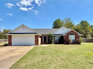107 E Dora Ln, Poteau, OK 74953