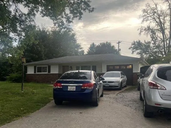 2 Woodhaven Ct, Belleville, IL 62223