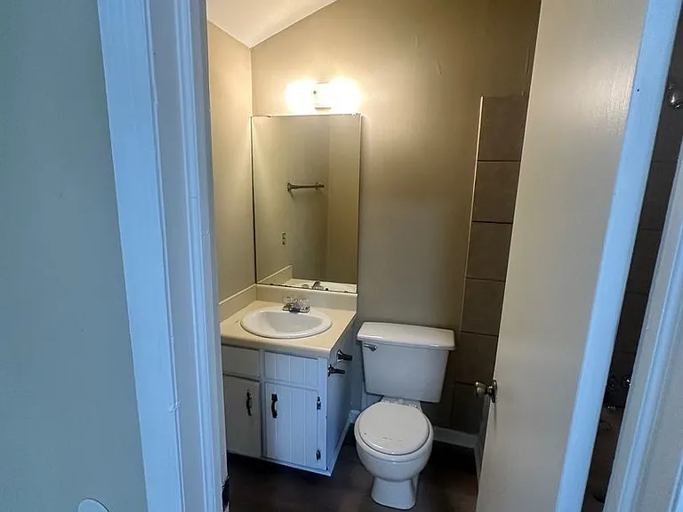 2738 Tyndall Dr — Photo 22
