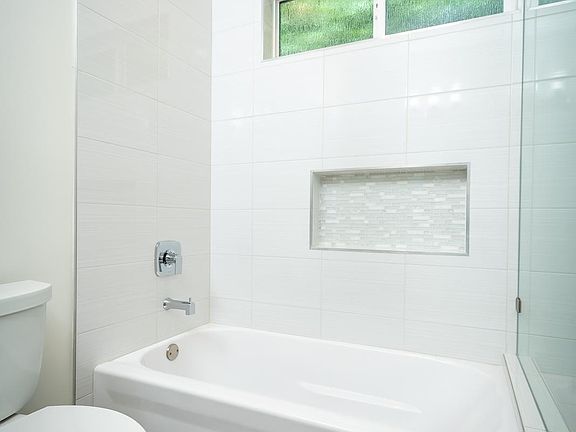 5th image of 7616 Oak Park Ave