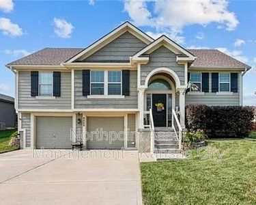 8808 NE 116th Pl, Kansas City, MO, 64157