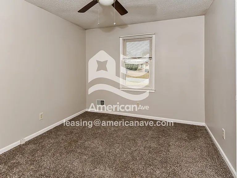 4977_010_wm_-_bedroom_13354103.jpg