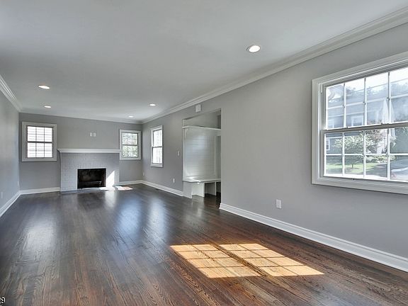5th image of 91 Lane Ave