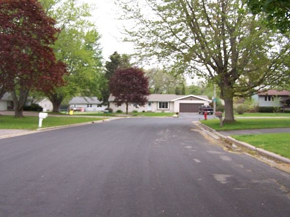 4th image of 424 Hyland Dr