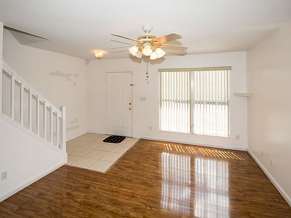 3rd image of 2933 Dorchester Ln