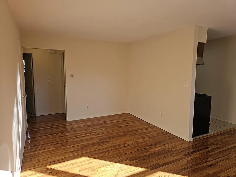 200 Main St #14 — Photo 15