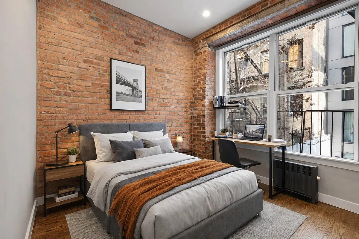 Building Photo - 508 E 12th St #1B
