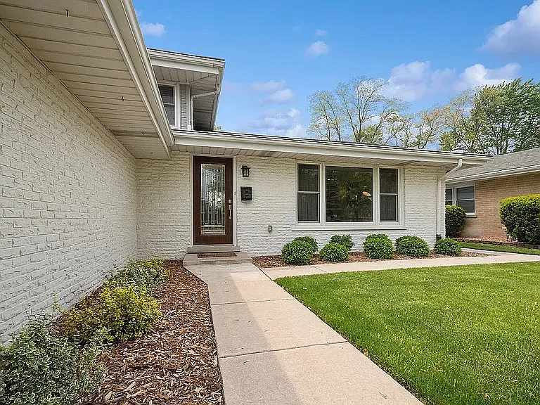 1222 Hillview Dr — Photo 1