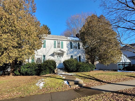 4th image of 44 Hamlin St
