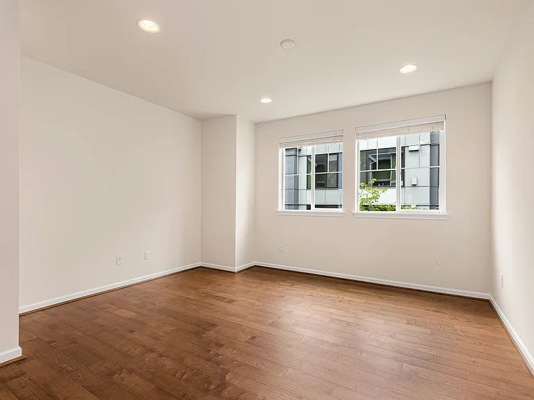 3420 SW Graham St #1003 — Photo 3
