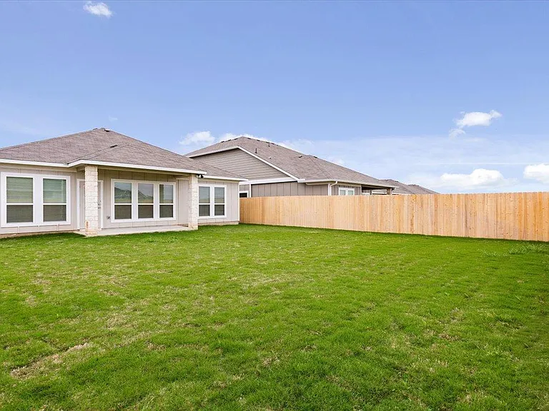 2720 Fox River Dr — Photo 23