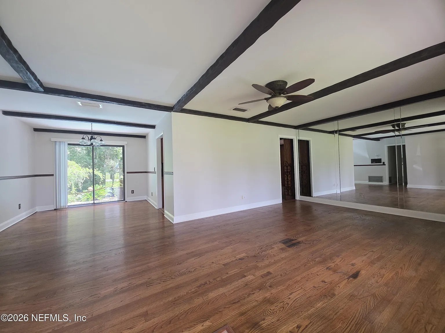 3 bed, 2.0 bath, 1663 sqft, $2,400 — Photo 2
