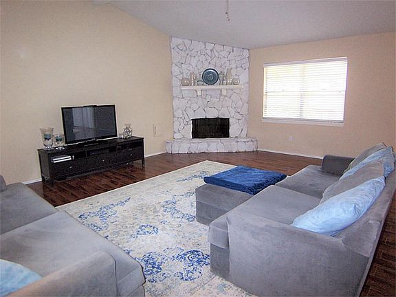 3rd image of 3235 Sycamore Springs Dr