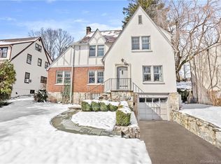 30 Valleywood Rd, Greenwich, CT 06830