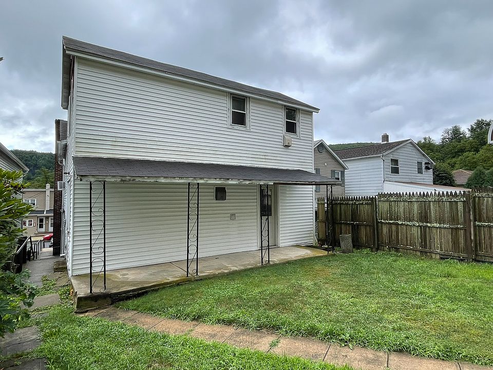 Porch & apt entrance