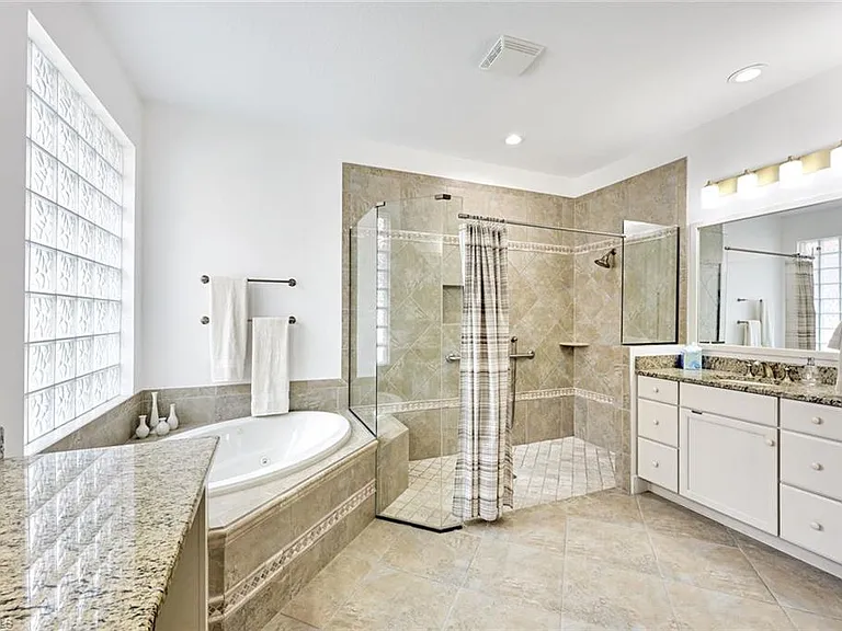 7655 Martino Cir — Photo 17