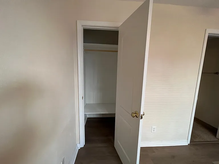 Single Closet