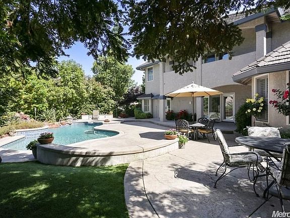 5th image of 341 Canyon Falls Dr