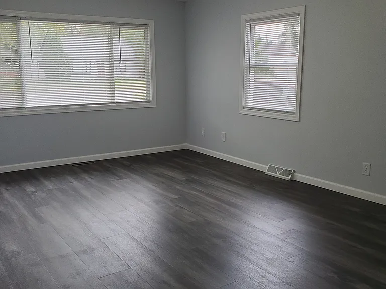 921 Hannah Ave — Photo 7