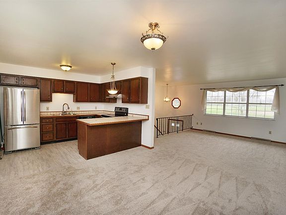 5th image of 25 Desales Ave