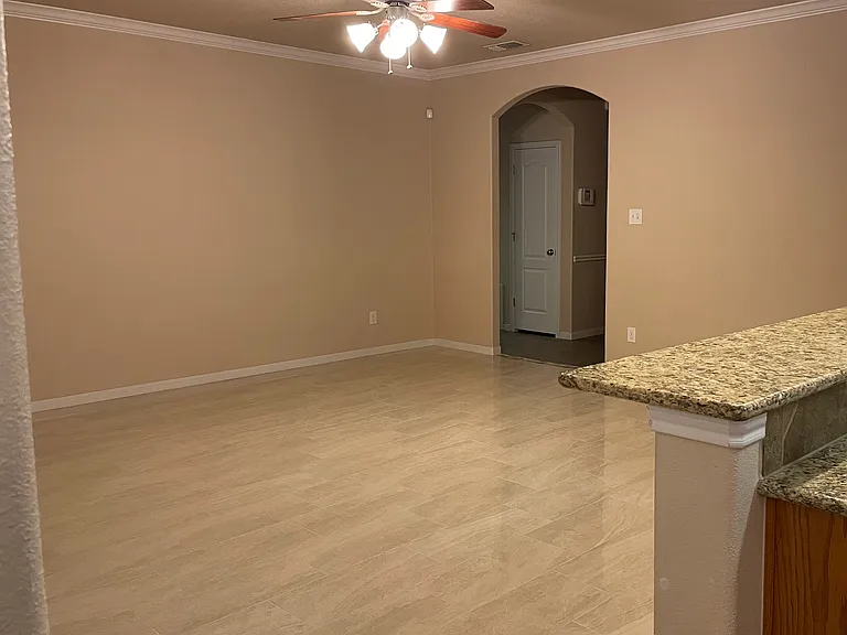 703 Hailie — Photo 3