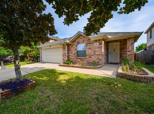939 Wood Brook Dr, Grand Prairie, TX 75052