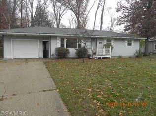 2584 E Pontaluna Rd, Fruitport, MI 49415