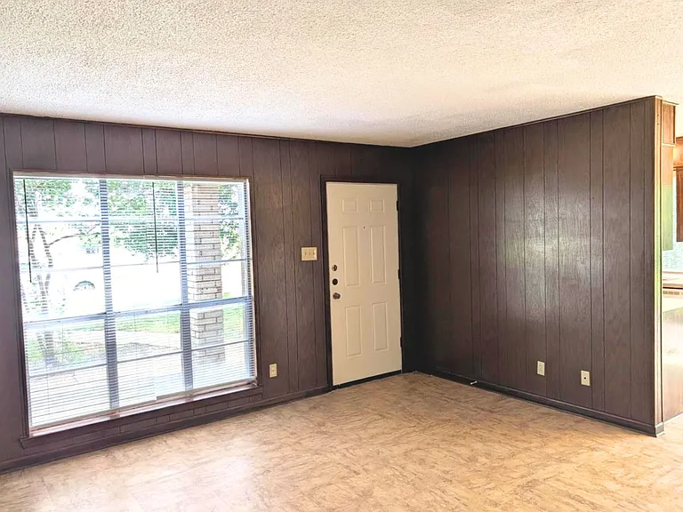 402 Skyline Ave — Photo 5