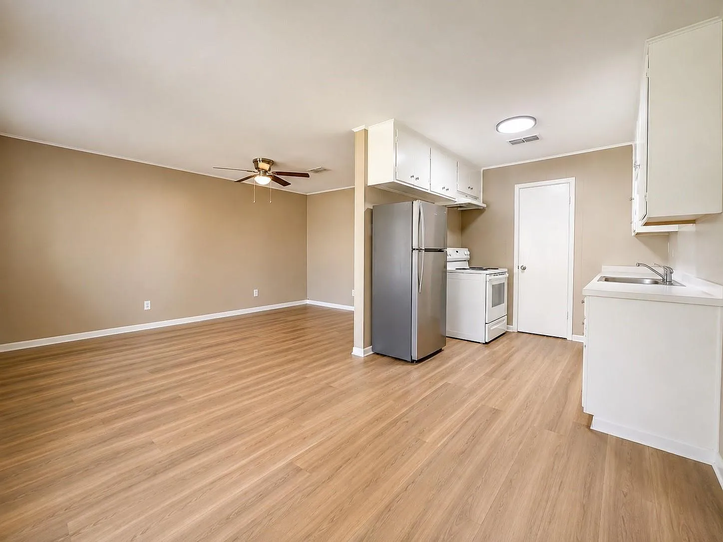1 bed, 1.0 bath, 896 sqft, $775 — Photo 4