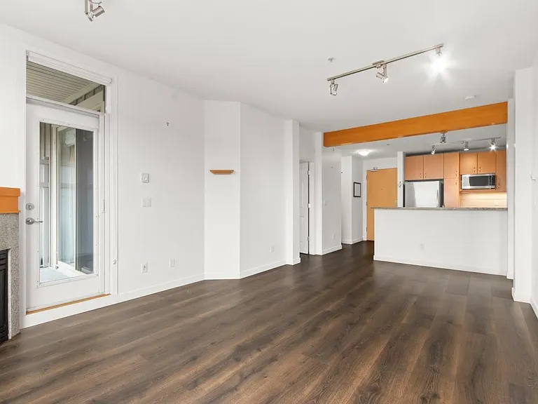 580 Raven Woods Dr #405 — Photo 7