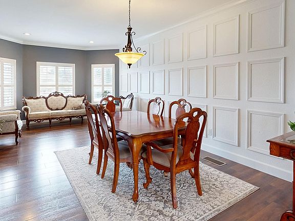 4th image of 2227 W Ridge Dr