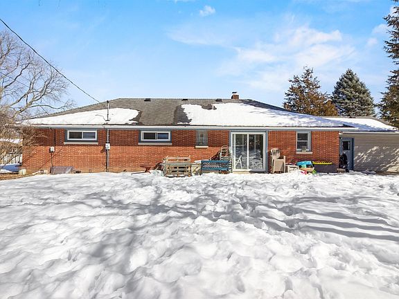 4th image of 2795 S Seymour Pl