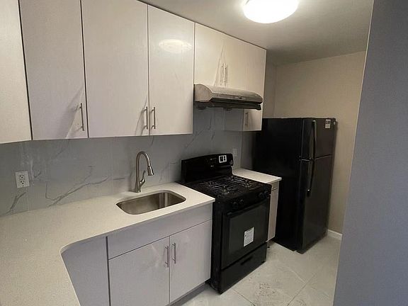 4th image of 102-18 Strong Ave #1