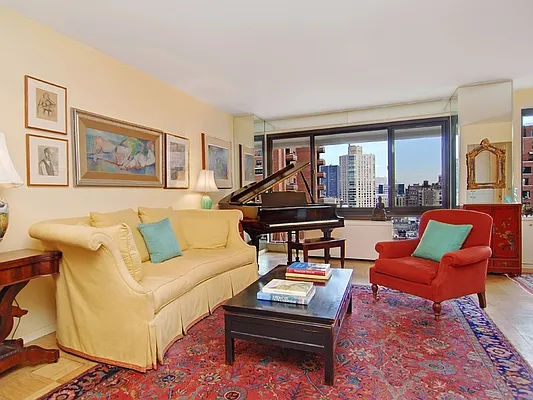 Sold by Sotheby's International Realty | media 9