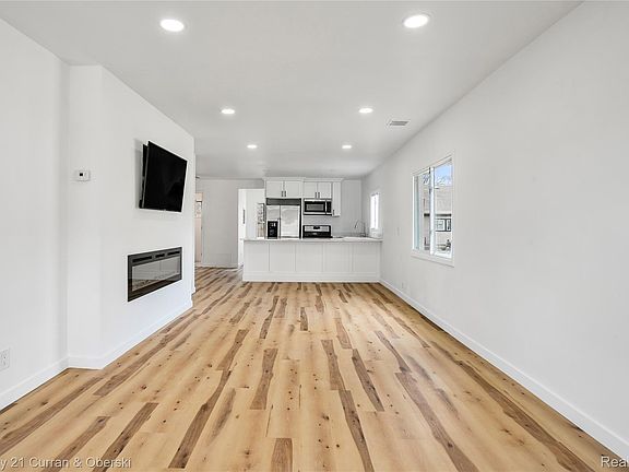 3rd image of 4399 2nd St
