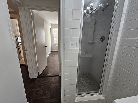 5th image of 40 Central Park S #16E
