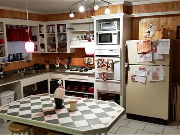 3rd image of 2427 Guadalupe St