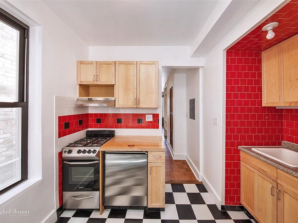 1st image of 15 Leroy St APT 11