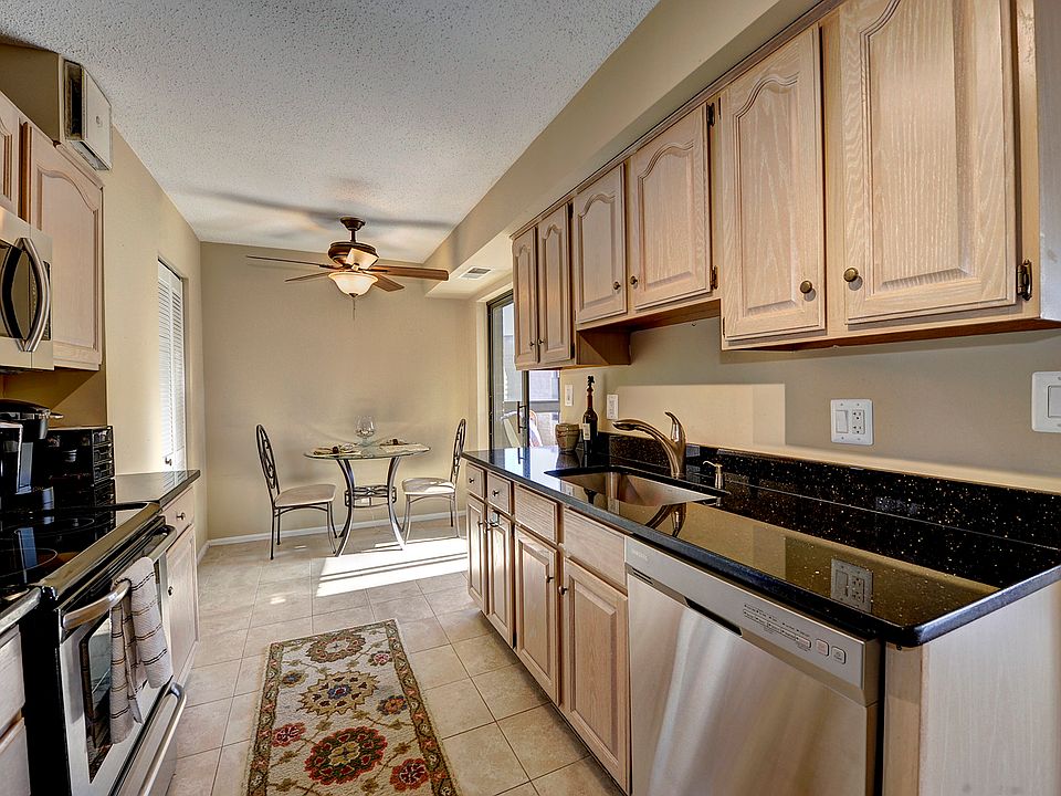 1st image of 1600 N Oak St APT 1707