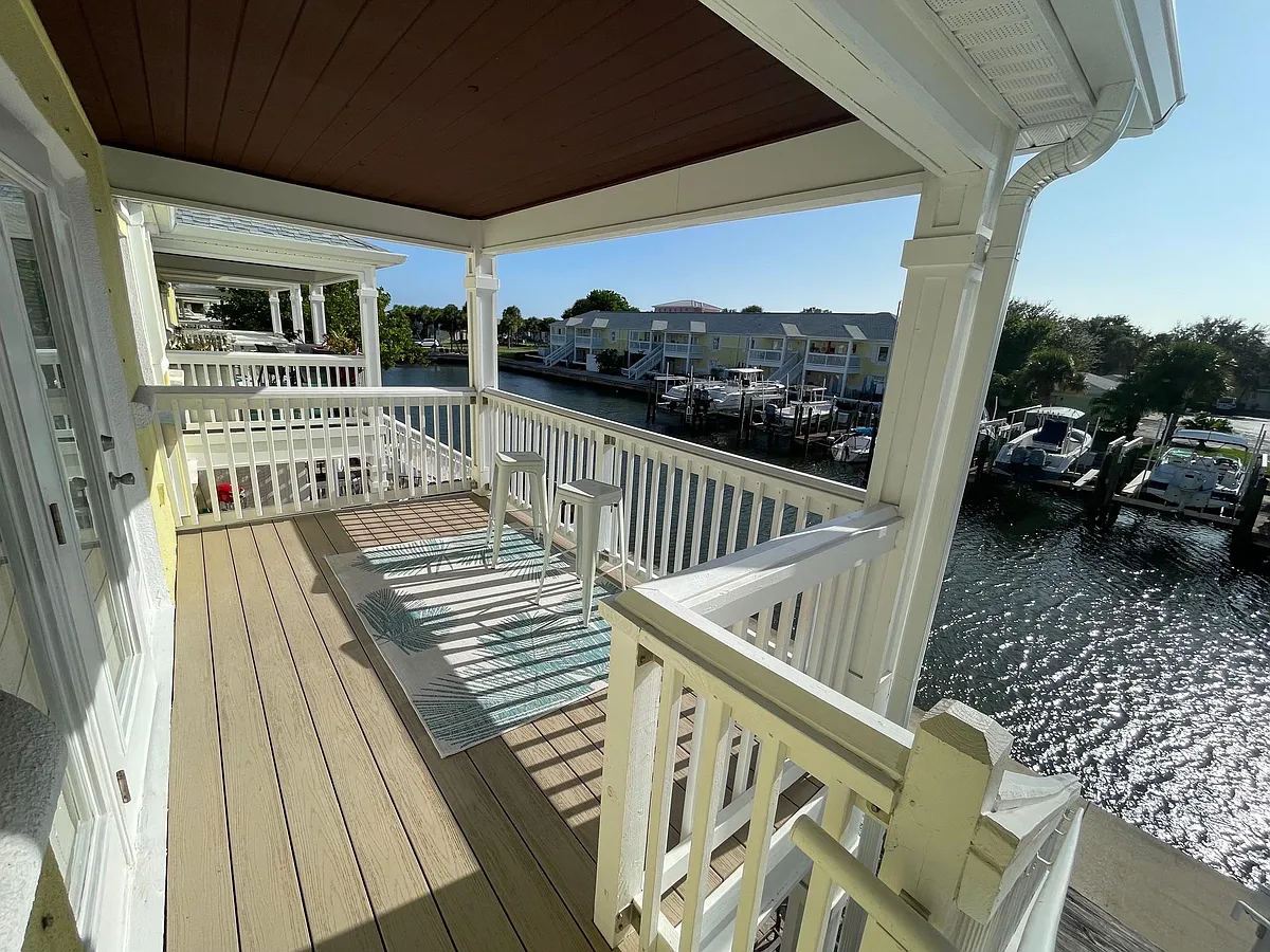 Large waterfront covered balcony - 5092 Beach Dr SE #C