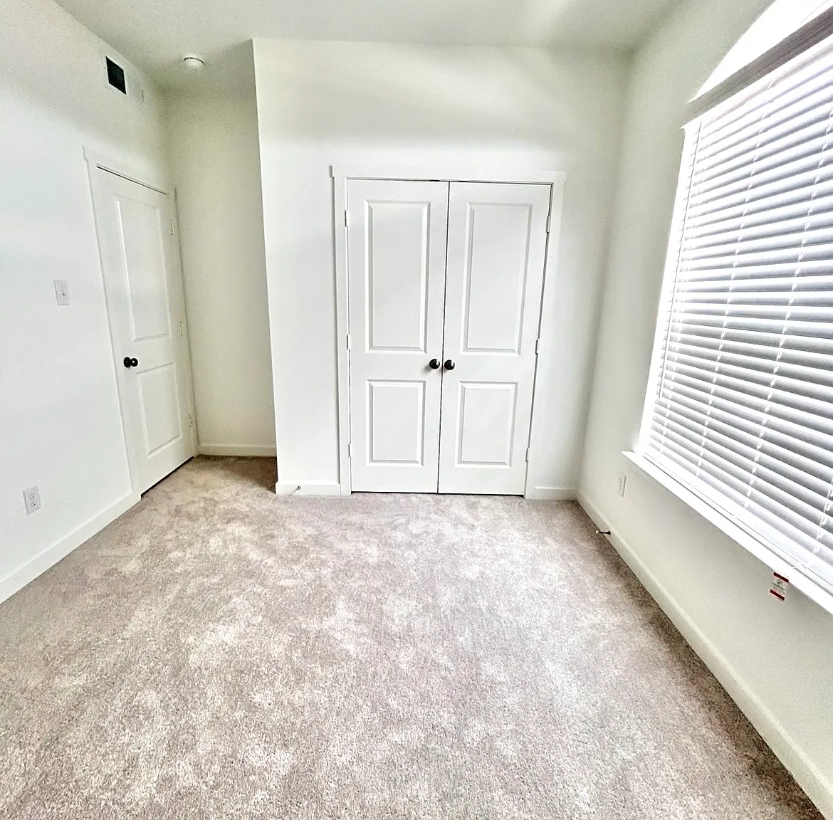 1 bed, 1566 sqft, $975 — Photo 2