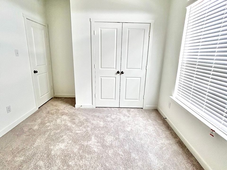 2nd image of 4004 Daisy Hollow Loop