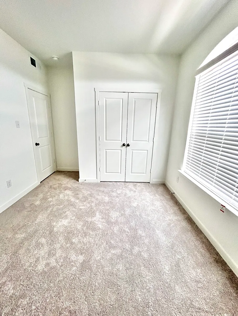 Building Photo - 4004 Daisy Hollow Loop