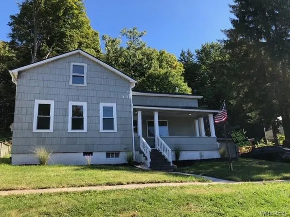 86 Pearl St, Springville, NY 14141