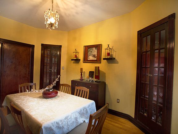 Dining room - Main floor